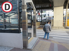 新御堂筋の下の横断歩道